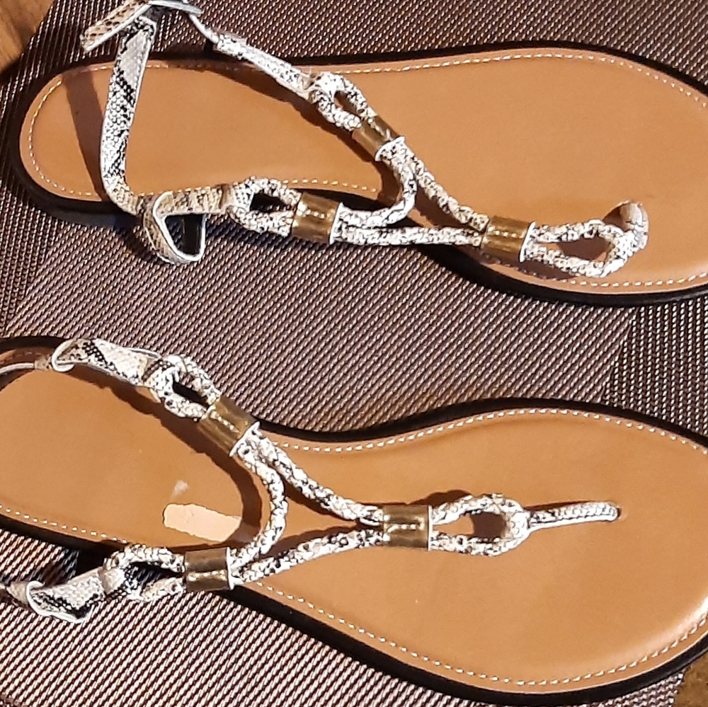 ❤Montego Bay Sandals.Bundle any 2 $15 items for $25.❤